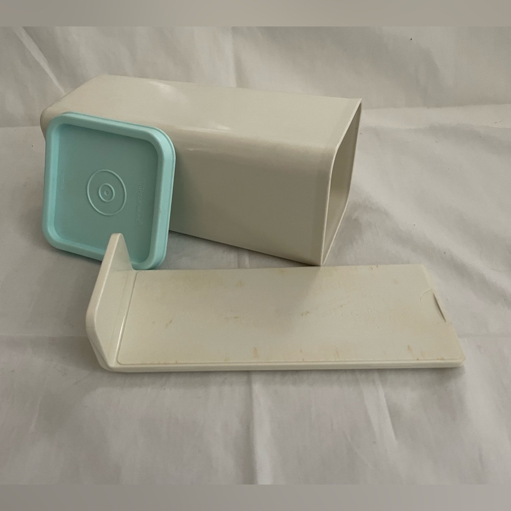 GUC Vintage Tupperware Cheese Keeper